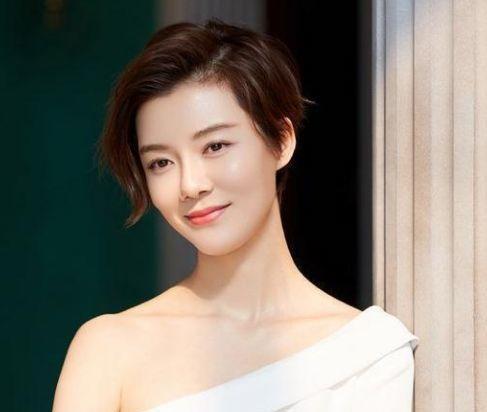 娱乐吃瓜女艺人是谁,吃瓜女艺人是谁,背后故事引热议 第2张 娱乐吃瓜女艺人是谁,吃瓜女艺人是谁,背后故事引热议 第2张